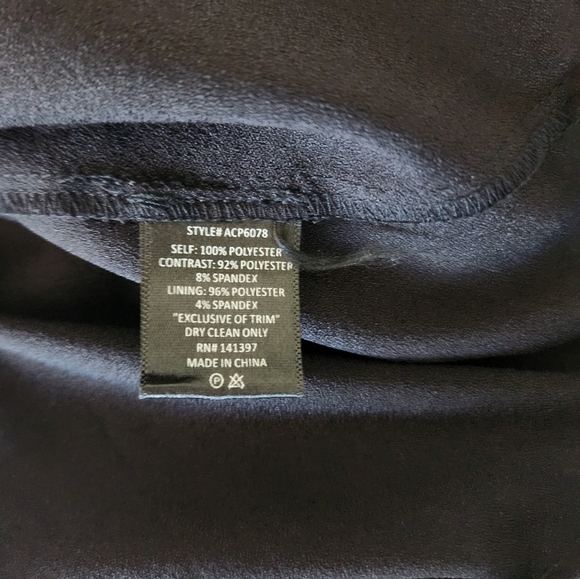 Beautiful Women's Shorts Romper Size medium - Picture 9 of 10